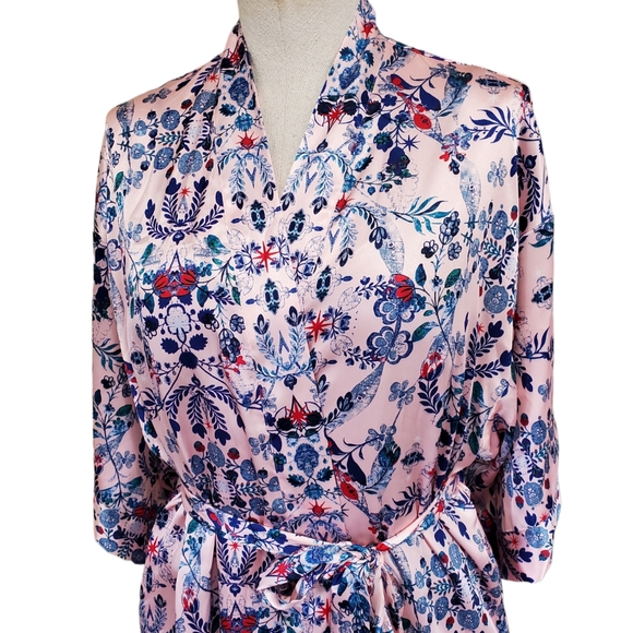 Victoria's Secret Satin Kimono Short Robe White Grounded Floral WDF XS/S - Picture 2 of 13